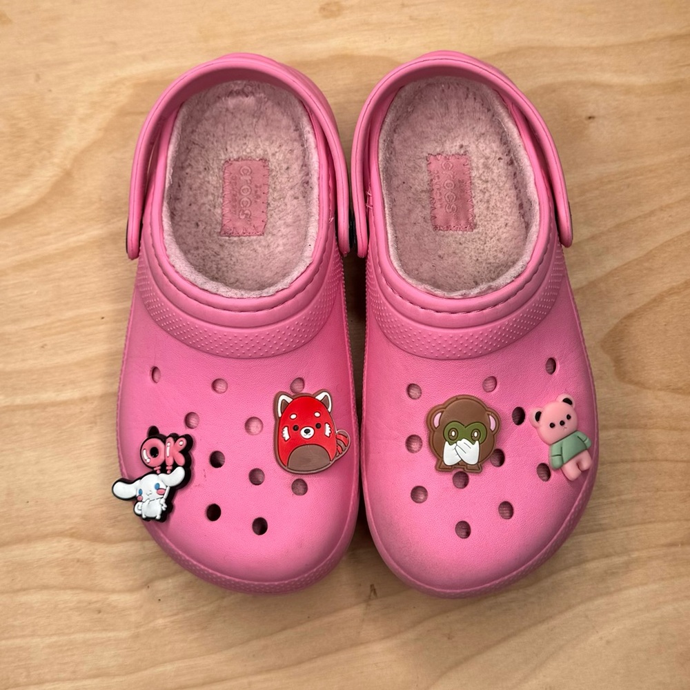 Crocs Classic Clogs Faux Fur Lining Pink With Charms Size 12C